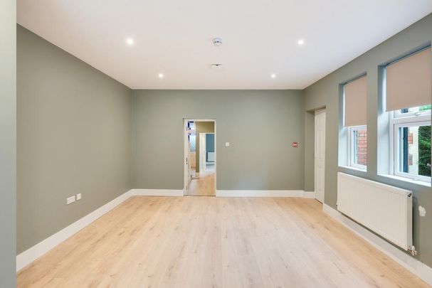 6 bedroom end of terrace house to rent - Photo 1