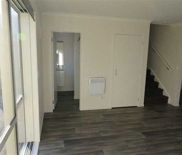 Three bedroom town house is located within a short walk to Waikato ... - Photo 2