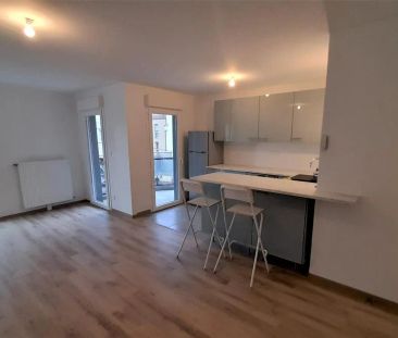 Appartement à louer 3 pièces 67.7m² - Photo 2