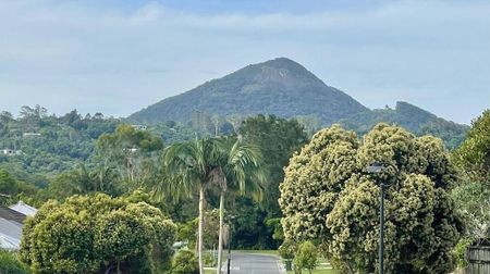 Spacious 5-Bedroom Home with Mountain Views in Eumundi - Photo 4