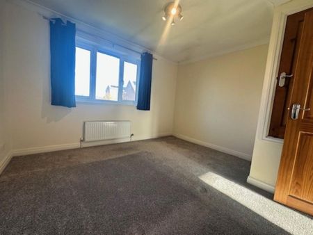 2 bedroom semi-detached house to rent - Photo 4