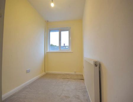 3 Bedroom Semi Detached Available Arranging tenancy - Photo 2