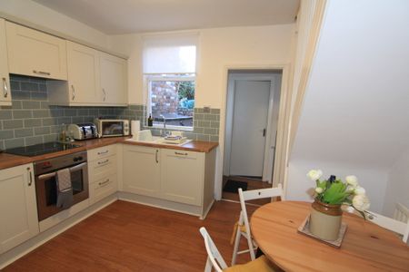 2 Bedroom Mid Terraced House, Chester - Photo 4