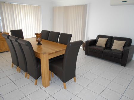 LOWSET BRICK HOME IN EVER POPULAR SANDSTONE POINT - Photo 3