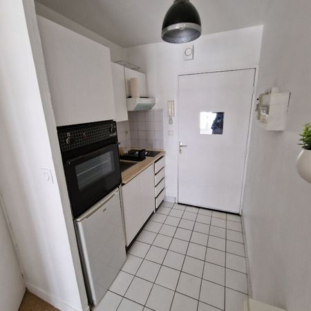 A LOUER AU CENTRE VILLE - STUDIO MEUBLE 18.61M² - Photo 4