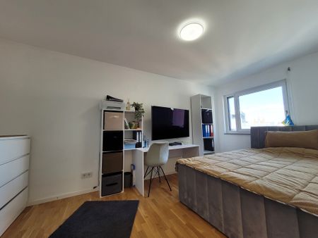 Ruhige 4,5-Zimmer-Wohnung mit Balkon und Tiefgaragenstellplatz im Zentrum Sindelfingens - Photo 5