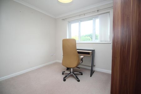 4 bedroom detached house to rent - Photo 3