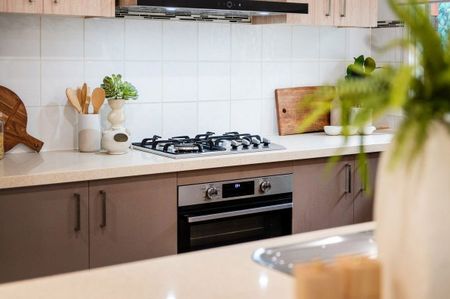 Effortless Family Living in Frankston South - Photo 3