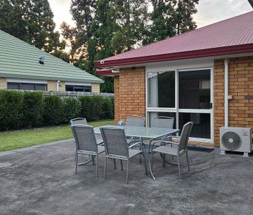 Charming 3BR Home by Hamilton Lake - Photo 2