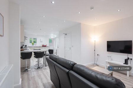 1 bedroom in a house share to rent - Photo 3