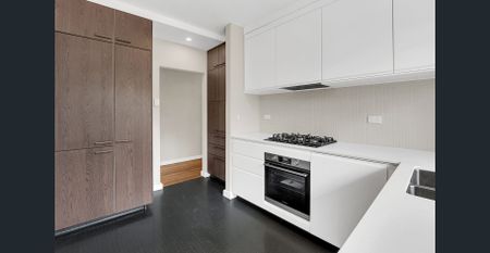 Modern 2-bedroom unit in prime Balwyn location - Photo 4