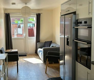 Terraced House to rent on - Photo 1