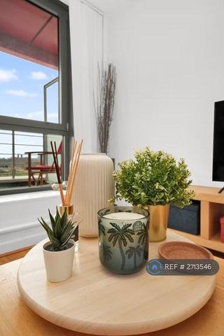 2 bedroom penthouse to rent - Photo 4