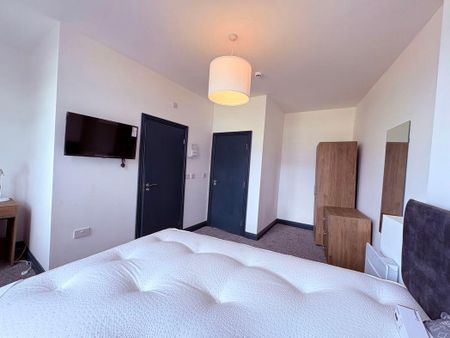 Beach Road - Room 8, South Shields, South Shields, Tyne and Wear, NE33 2LZ - Photo 4