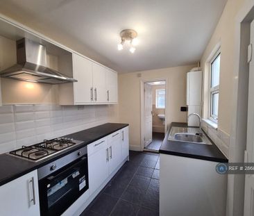 3 bedroom terraced house to rent - Photo 4