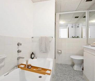 23 / 16-18 Rosemont Avenue - Photo 1