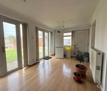 3 bedroom semi-detached house to rent - Photo 6