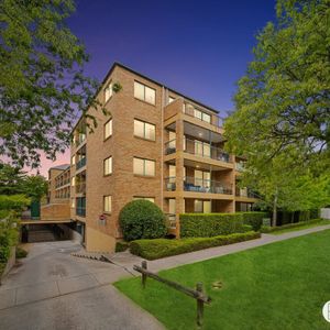 Light, Bright & Ideally Located - Photo 2