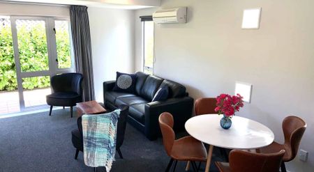 Fully Furnished 2 - 3 Bedroom City Townhouse with Internal Access Garage! - Photo 3