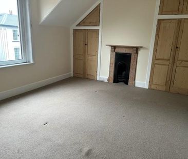 2 bedroom maisonette to rent - Photo 2