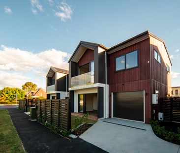 Near New Luxurious 3-Bedroom Home - Photo 2