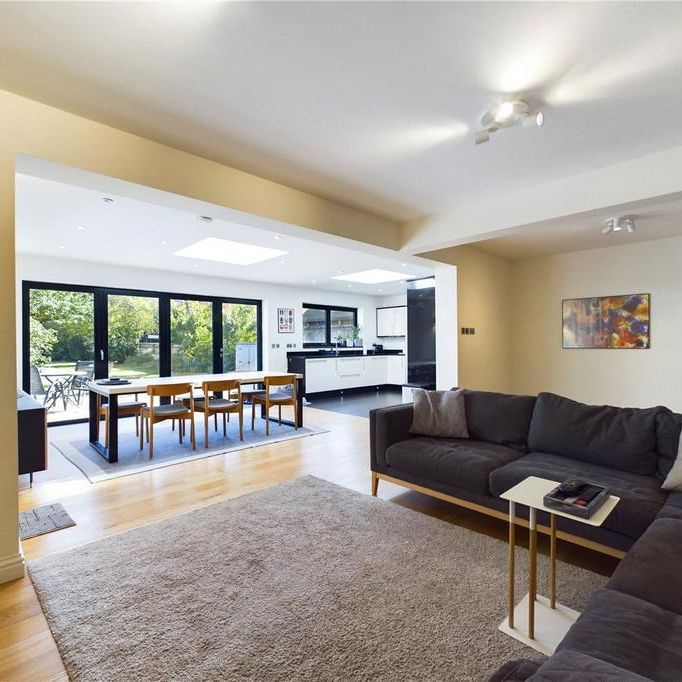 4 bedroom semi-detached house to rent - Photo 1