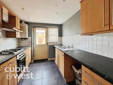 2 bedroom maisonette to rent - Photo 4