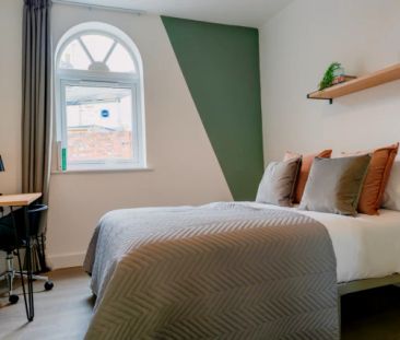 6 Bedroom House - Photo 1