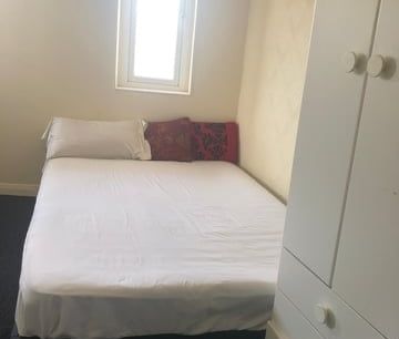 Room in a Shared Flat, London, RM8 - Photo 2