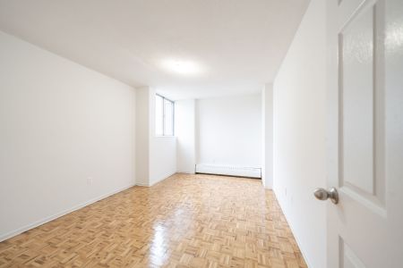For Lease - 5 Glamorgan Avenue Unit# 313, Toronto, Ontario - Photo 2