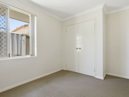 Charming Townhouse in Osborne Park - Photo 5