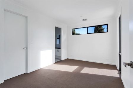 A beautiful home with a double garage, short drive to city and the bay - Photo 3