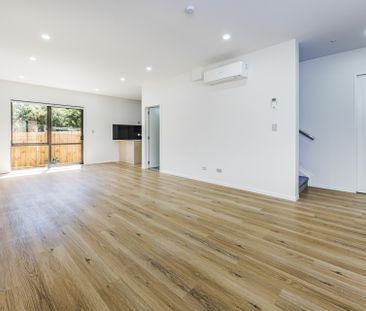 1A Bennett Road Pakuranga - Near New Luxury Townhouse - Photo 3