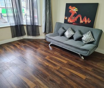 2 Bed Flat, Hatherley Gardens, E6 - Photo 1