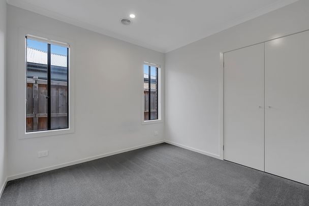 18 Poe Circuit, Officer VIC 3809 - House For Rent | Domain - Photo 1