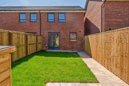 3 bedroom end of terrace house to rent - Photo 2