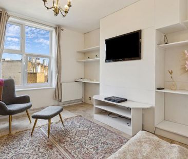 3 bedroom flat to rent - Photo 5