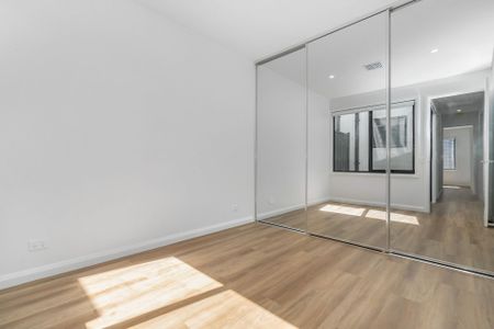 Brand new elegant home - Photo 2