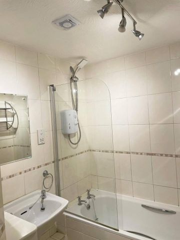 3 bedroom terraced house to rent - Photo 4