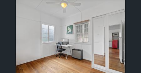 Charming Cottage Home - Photo 4