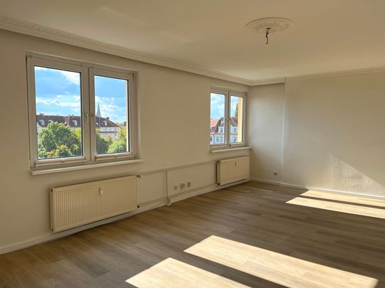 Lichtdurchflutete Dachgeschosswohnung mit Heidensee-Blick und neuer Einbauküche in 19055 Schwerin - Photo 1