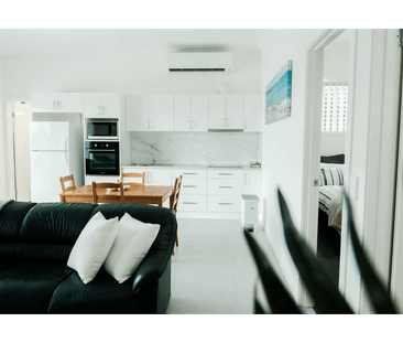 Properly Managed I Discover Your Dream Retreat in Maroochydore! Ful... - Photo 1