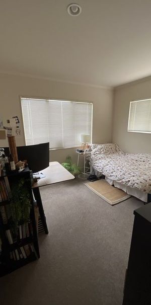 Light and bright in Northcross - minor dwelling also available - Photo 1