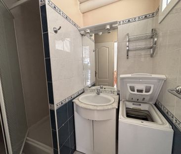 APPARTEMENT T2 A LOUER - CHARBONNIERES LES BAINS - 30 m2 - 636 € ch... - Photo 6