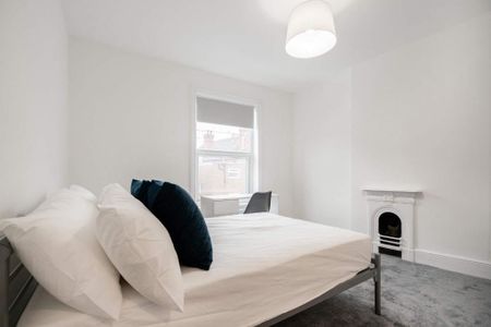 3 bedroom terraced house to rent - Photo 5