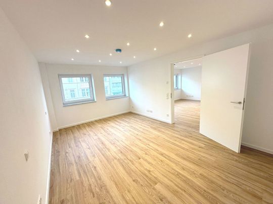 Erstbezug nach Kernsanierung- ideale 2er WG Wohnung mit Einbauküche zentral am Bahnhof. - Photo 1