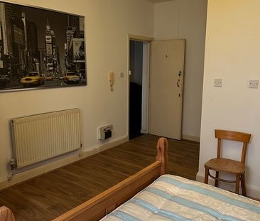 Studio Flat, Charleville Rd, W14 - Photo 4