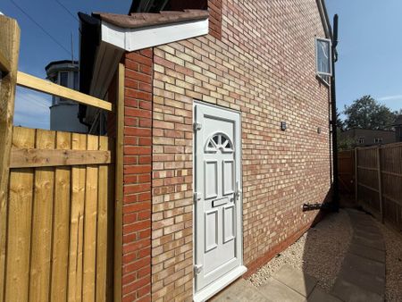 Studio Flat, Stanhope Road, Reading - Photo 5