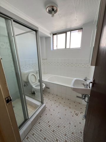 For Rent: Spacious 2-Bedroom Unit in Prime Location! Conveniently Located Near Shops & Train Station - Photo 2