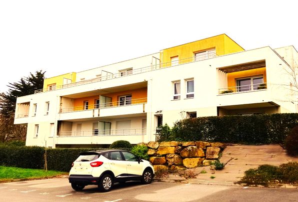 T.3 AURAY 62 m² - TERRASSE - Photo 1